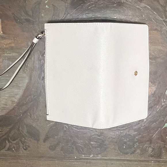 Coach Tech Wallet Crossgrain Leather in Bone with Goldtone details - Picture 5 of 6